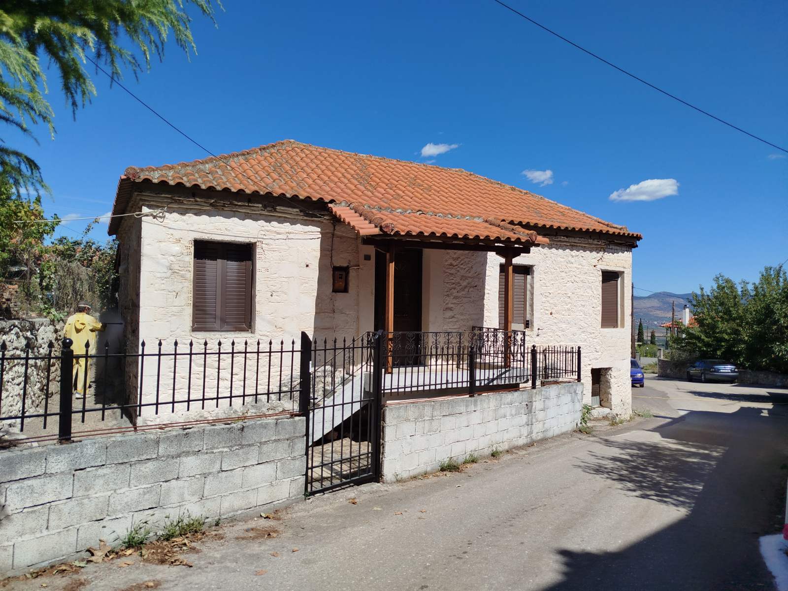 Πριν την αμμοβολή σε κατοικία